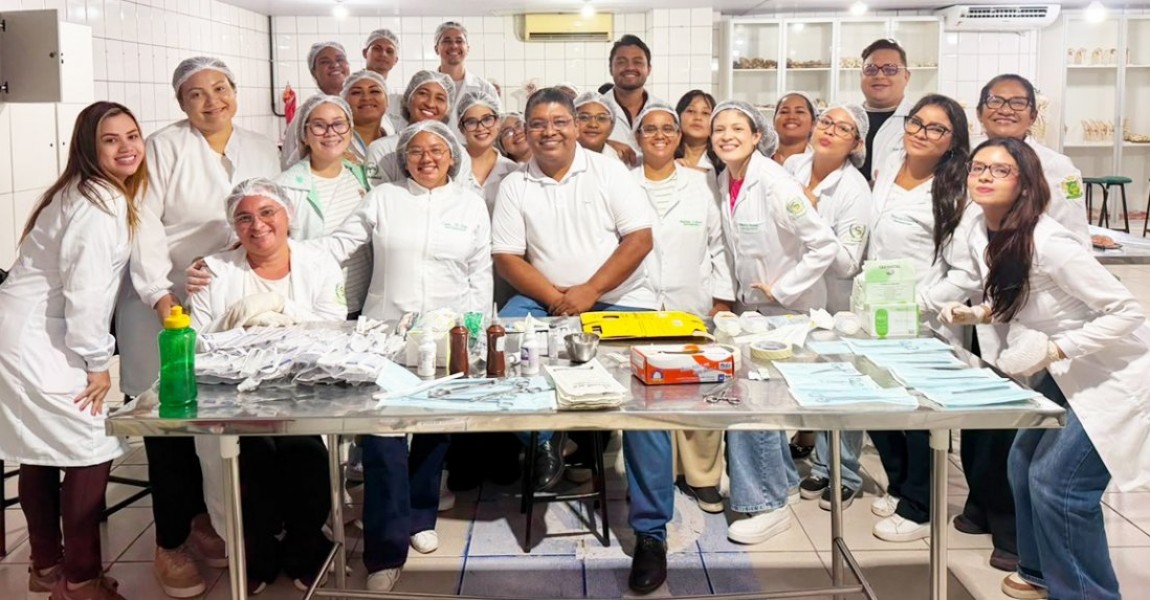 Acadêmicos de Enfermagem da UNIESAMAZ participam de atividade prática de sutura