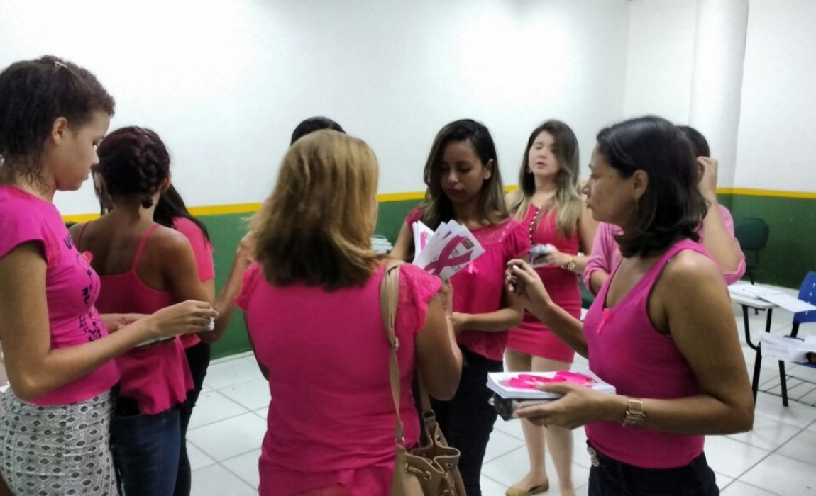Curso de ServiÃ§o Social promove campanha contra o CÃ¢ncer de Mama na Esamaz